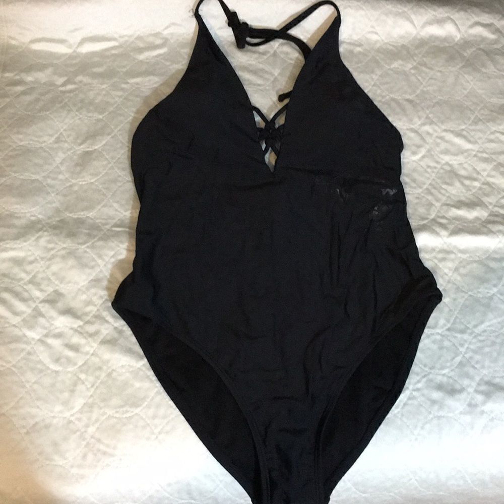 Xhilaration Swim Suite . M